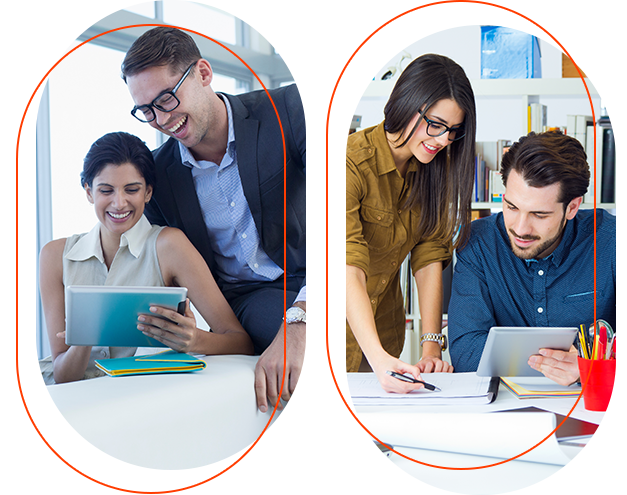 Professionnels collaborant sur une tablette, illustration des services Code-Nova